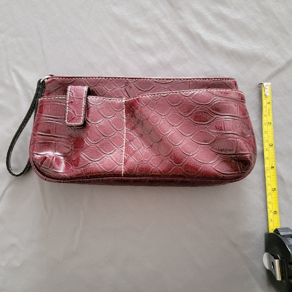 Vintage Croc Embossed Vinyl Clutch - Picture 8 of 9